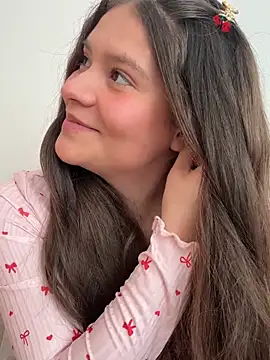 Snapshot of Emilyybennet_ chatting on 06.28.26 Emilyybennet online show from 06.28.26