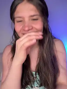 Snapshot of Emilyybennet_ chatting on 07.18.26 Emilyybennet online show from 07.18.26