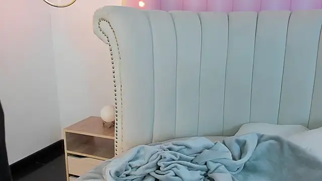 Emilia Bons online show from 02.05.26