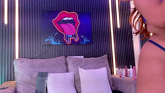 Snapshot of SophiaSummer chatting on 10.08.25 SophiaSummer online show from 10.08.25