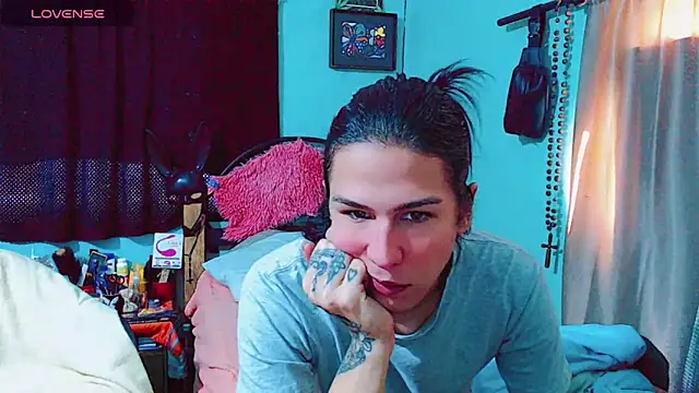 Snapshot of Azley_sweet chatting on 12.04.24 Azley sweet online show from 12.04.24