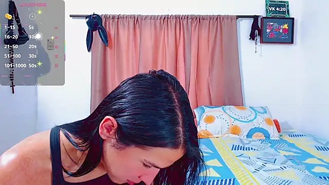 Snapshot of Azley_sweet chatting on 02.13.25 Azley sweet online show from 02.13.25