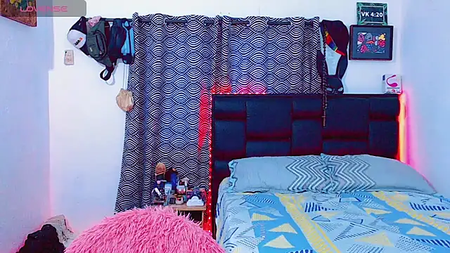 Snapshot of Azley_sweet chatting on 11.13.25 Azley sweet online show from 11.13.25