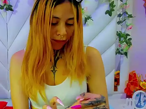 Snapshot of Sofii_Anal_ chatting on 09.19.25 Sofii Anal online show from 09.19.25