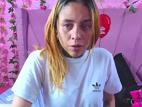 Snapshot of Sofii_Anal_ chatting on 09.25.25 Sofii Anal online show from 09.25.25