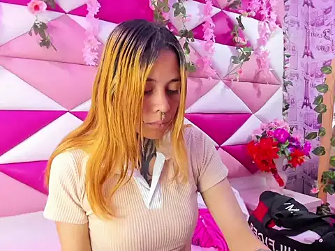 Snapshot of Sofii_Anal_ chatting on 10.04.25 Sofii Anal online show from 10.04.25