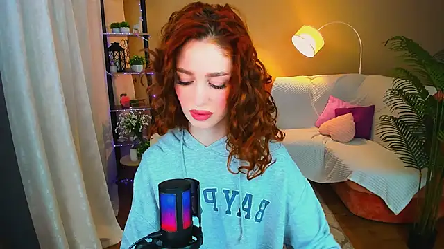 ChristinaConteeree online show from 11.17.25