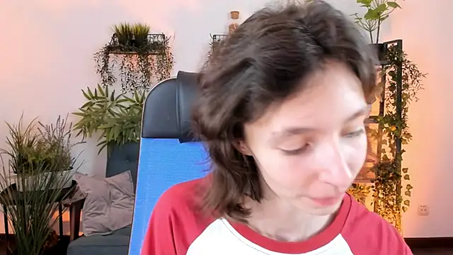 Snapshot of EmmanuellBrown chatting on 11.21.25 EmmanuellBrown online show from 11.21.25