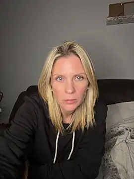 Lexi-Lux-X online show from 11.26.25