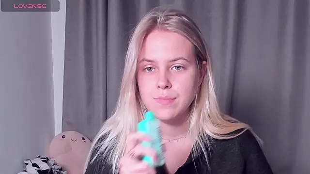 Snapshot of AngelAnty chatting on 09.20.25 AngelAnty online show from 09.20.25