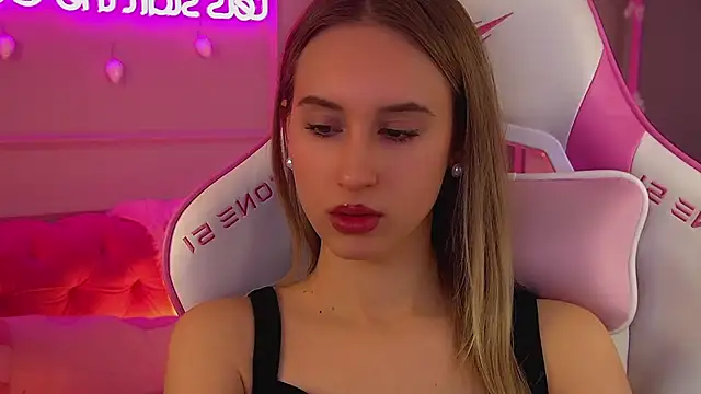 VictoriaHopsons online show from 12.15.25