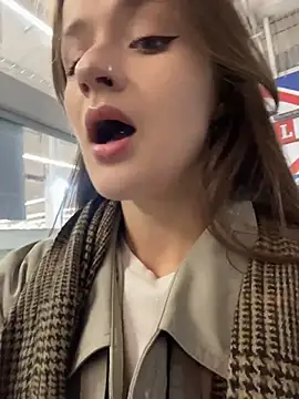 Snapshot of KittyQueeny chatting on 11.01.25 KittyQueeny online show from 11.01.25