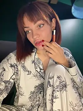 Snapshot of SaraLow chatting on 01.19.26 SaraLow online show from 01.19.26