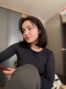 Snapshot of SaraLow chatting on 03.26.26 SaraLow online show from 03.26.26