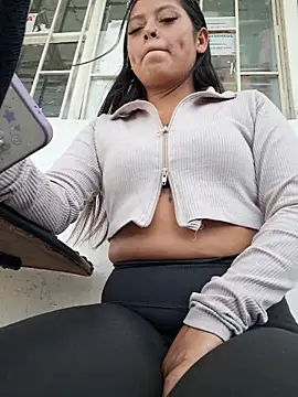 Snapshot of LunaHot_777 chatting on 11.17.25 LunaHot 777 online show from 11.17.25