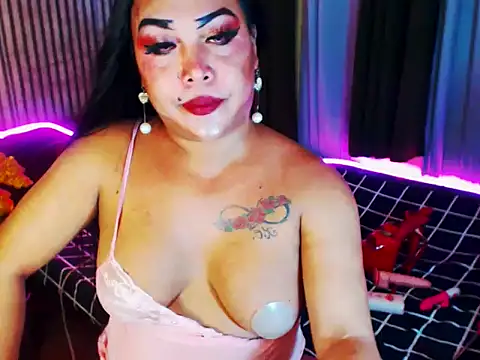 Snapshot of CumFactoryLuna chatting on 06.21.26 CumFactoryLuna online show from 06.21.26