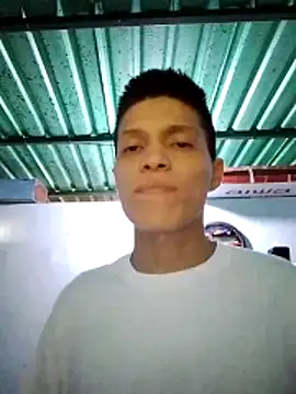 Snapshot of elinnki chatting on 11.28.25 elinnki online show from 11.28.25