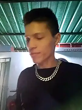 Snapshot of elinnki chatting on 11.30.25 elinnki online show from 11.30.25