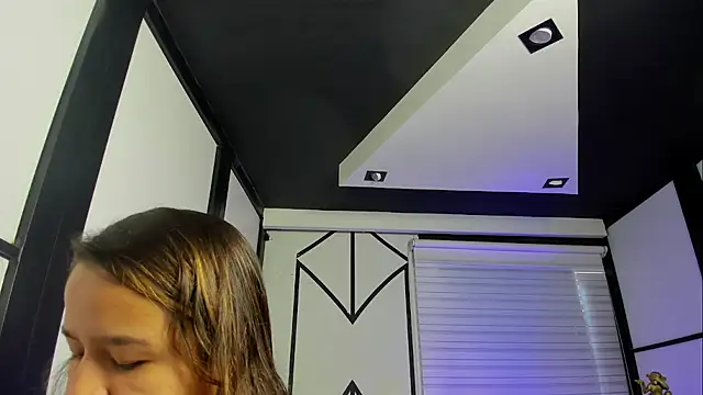 ElaBourn  online show from 09.17.25