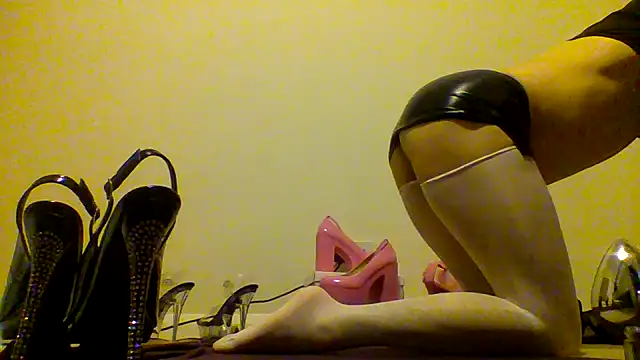 Snapshot of unforgettable_dirty_slut chatting on 11.17.25 unforgettable dirty slut online show from 11.17.25