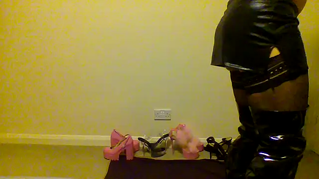 Snapshot of unforgettable_dirty_slut chatting on 11.20.25 unforgettable dirty slut online show from 11.20.25