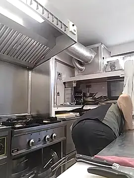 Snapshot of hotmen83 chatting on 09.27.25 hotmen83 online show from 09.27.25