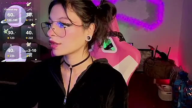 larah uwu online show from 03.17.26