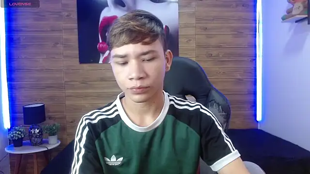 Snapshot of nathanclay chatting on 05.15.26 nathanclay online show from 05.15.26
