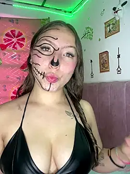 Tiara 19 online show from 10.28.25