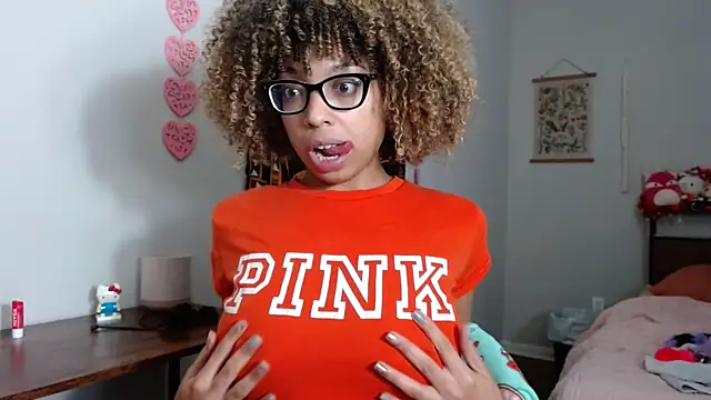 Snapshot of Cherribombzz chatting on 02.17.26 Cherribombzz online show from 02.17.26