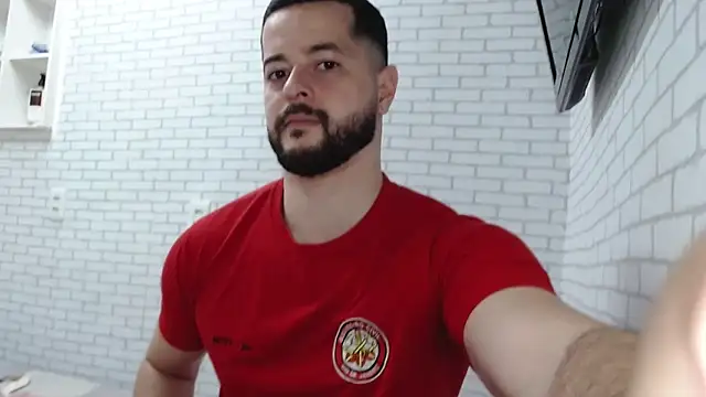 Snapshot of BombeiroHotx chatting on 11.06.25 BombeiroHotx online show from 11.06.25