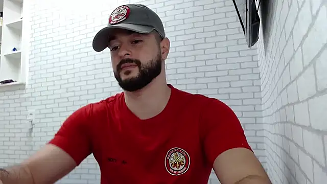 Snapshot of BombeiroHotx chatting on 11.11.25 BombeiroHotx online show from 11.11.25