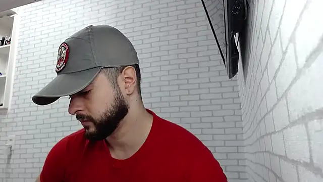 Snapshot of BombeiroHotx chatting on 11.18.25 BombeiroHotx online show from 11.18.25