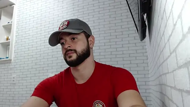 Snapshot of BombeiroHotx chatting on 11.28.25 BombeiroHotx online show from 11.28.25