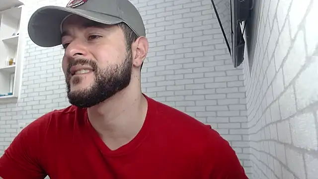 Snapshot of BombeiroHotx chatting on 11.28.25 BombeiroHotx online show from 11.28.25