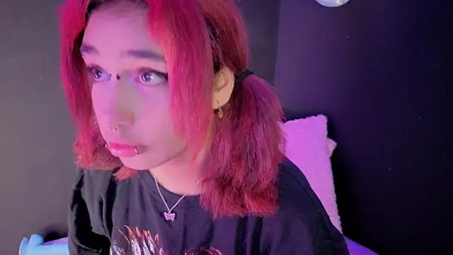 Snapshot of zoelight18 chatting on 09.19.25 zoelight18 online show from 09.19.25