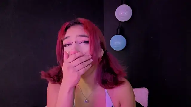 Snapshot of zoelight18 chatting on 09.22.25 zoelight18 online show from 09.22.25