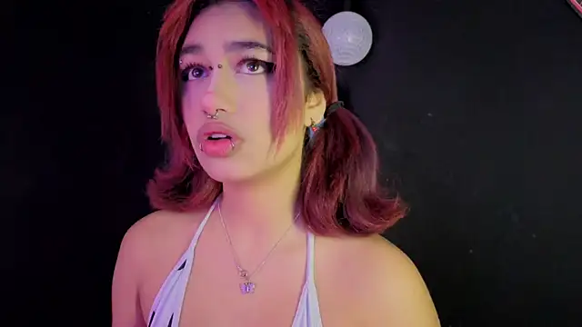 Snapshot of zoelight18 chatting on 09.23.25 zoelight18 online show from 09.23.25