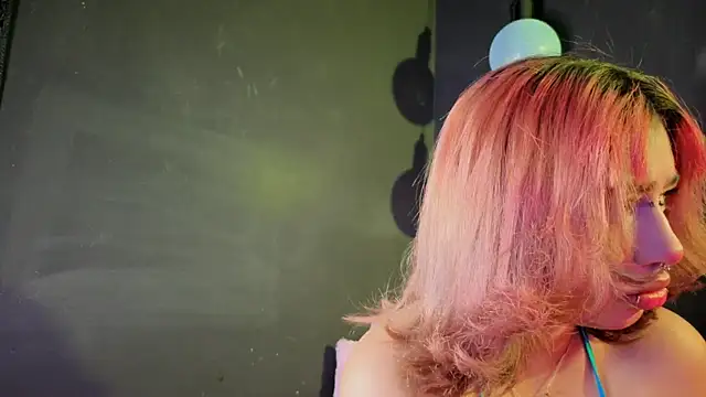 Snapshot of zoelight18 chatting on 10.06.25 zoelight18 online show from 10.06.25