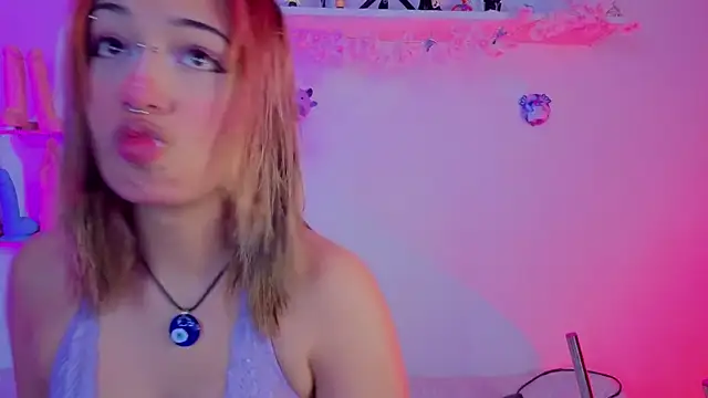 Snapshot of zoelight18 chatting on 12.03.25 zoelight18 online show from 12.03.25