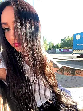 Ninabigtitied online show from 10.12.25