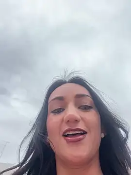 Ninabigtitied online show from 10.19.25