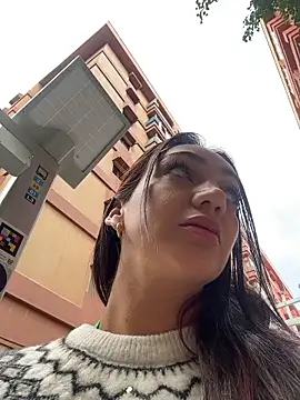 Ninabigtitied online show from 12.20.25