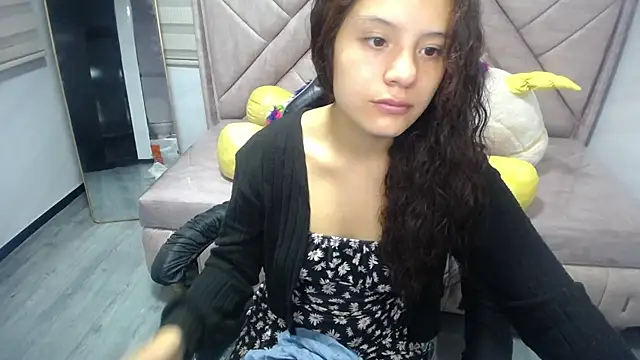 Snapshot of Velvet_Moon_V chatting on 09.25.25 Velvet Moon V online show from 09.25.25