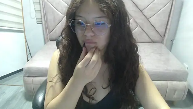 Velvet Moon V online show from 03.03.26