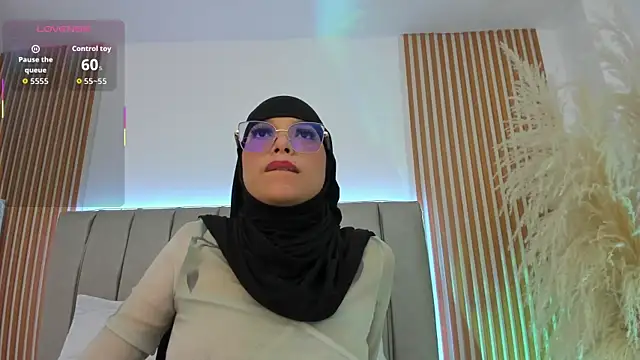 naishaa  online show from 11.29.25