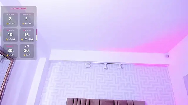 naishaa  online show from 12.18.25