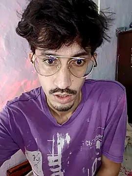 Snapshot of Dilanstrawberry chatting on 10.27.25 Dilanstrawberry online show from 10.27.25