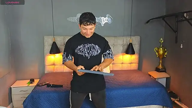 Snapshot of Horny_nick18 chatting on 10.08.25 Horny nick18 online show from 10.08.25