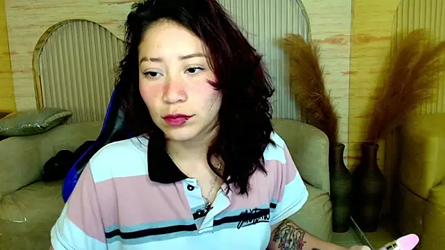 Snapshot of valentina_r_ chatting on 02.17.26 valentina r online show from 02.17.26